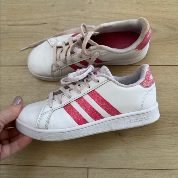 Adidas Grand Court Girls Athletic Tennis Sneakers Red Stripe Sz 2 Skater Hip Hop